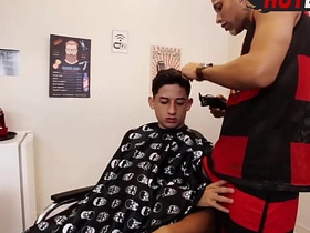 我给理发师献了屁眼 myanmar gay twitter porn