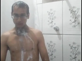 网上泄露了我给小区骚货发裸照 今晚就去干死这个贱货 amateur korean gay porn