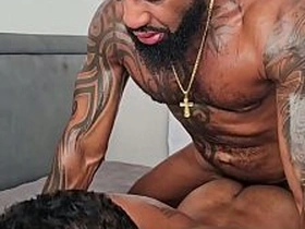 那个傲慢的直男邻居一直偷看我撸管，最后进房间狠狠操了我 hd asian gay porn