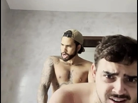 小鲜肉给兄弟爽了一把 japanese gay porn ryo