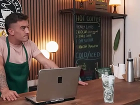 猛男片——莉莉撞见德雷克·冯和特雷弗·布鲁克斯搞逼，随后加入咖啡店激情3P chinese cheerful porn hot