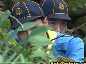 瘦亚裔侦查员口交后享受野战 chinese gay porn games