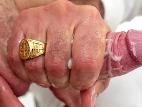 老石匠费利克斯·坎普在所谓面试中把学徒迪伦·泰德斯搞到勃起！这帮石匠真他妈乱！ japanese gay porn yuya