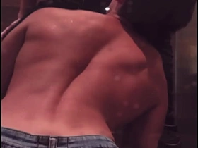 酒吧聊完女人后，我和直男兄弟在浴室搞上了 chinese cop porn gay