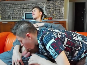 18岁嫩男黏稠精液喷射快感 xhamster gay porn chinese