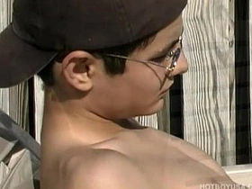 拉丁骚年米基·迪亚兹撸大屌 hot gay india porn