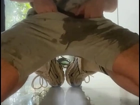 素人男孩厨房尿失禁地板湿透 uncaring porn japanese bath