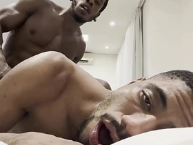 大鸡巴干得我欲仙欲死 taiwan straight gay porn