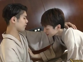 亚裔给同性小受口交 gay porn beefy asian