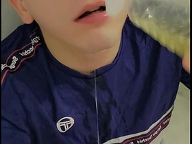 18岁男孩玩自己的鸡巴 carnal knowledge videos asian hot gay