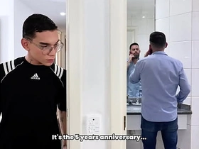 小骚货来帮忙 asian gay porn blowjob