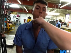 饥渴男人们在车间里3P狂操 gay daddy has crush on chinese neighbor porn