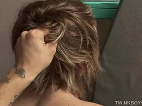 嫩仔Simon和Martin无套交媾 japan gay porn management