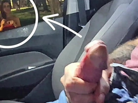 公交站台对着红发妞公开冒险自慰！ young chinese gay teens porn