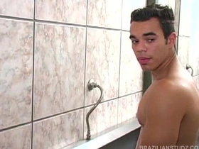 拉丁三人公厕性交 real sex videos asian gay