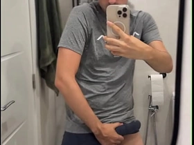 双性恋小伙炫耀大鸡巴并射出一大坨 gay hot korean porn