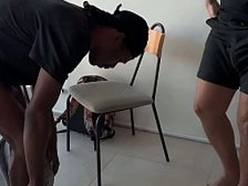 客户来询价结果被黑屌捅爆还吃了两发浓精 gay japan porn hunk