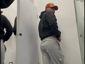 试衣间里发骚了 asian downcast massage gay porn