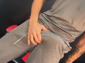 肌肉猛男狂撸挑衅你 gay porn asian butt