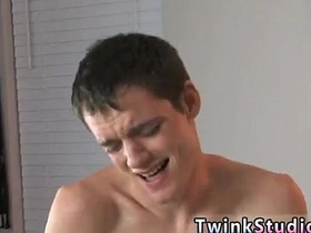 忧郁系亚裔男同志色情片 凯莱布·科尼姆初来乍到跃跃欲试 chinese grandpa gay porn