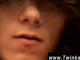 亚洲少年无套同志性交 两人硬挺着继续耕耘 gay porn japan dad