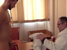 禁忌幻想视频：杰弗里神父2 gay anime porn hot