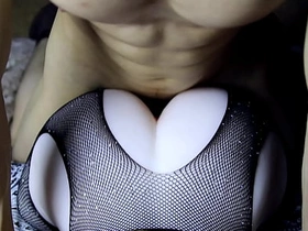 在她浑圆大屁股上射满精液，接着继续操她屁眼！ hot sexy korean gay porn