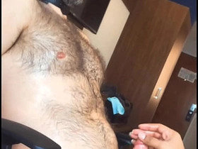 性感水獭男伊森III - 清晨挤奶V切片段/抢先看 hot kiss gay porn