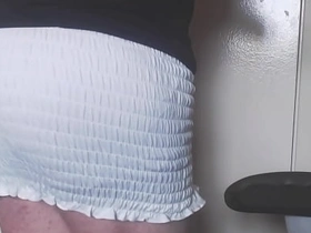 瘦弱伪娘Oso撒尿玩自己骚屁股 japan wrestling gay porn