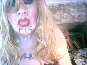 脏烟枪母狗莎拉喝尿自辱 边打飞机边用巨屌假阳具捅屎眼贱穴 gay porn chinese forty winks