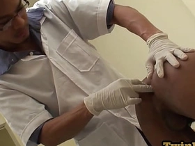 尿尿亚洲嫩鸡肛检后被医生无套内射 asian cosplay gay porn