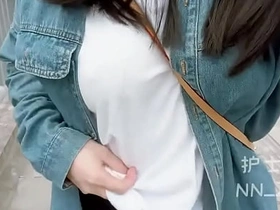 亚裔女子公共场所露奶 stupor uncaring japan porn