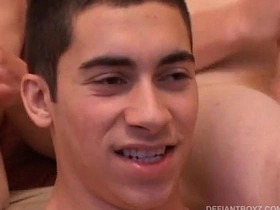 年轻三人组互吃精液 asian gay porn twink