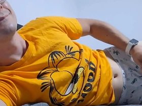 饥渴大学生在床上撸管等继父 japan gay porn hd