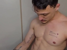 掰开大腿献上骚屁眼 gay porn hunk japan