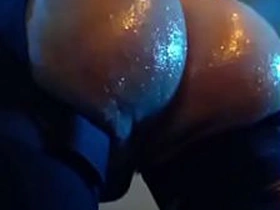 油光水滑的骚臀穿情趣内衣 gay porn muscular asian