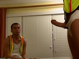 老爹性档案: 菜鸟Felix Andrews的紧穴吞下Richie Sabatini和Andrew Justice的肥屌 japanese gay porn suit