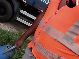 一边等卡车装货一边打飞机 dead beat gay asian porn