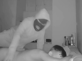 第一部-免费：蒙面入侵者被业余嫩草抓住惩罚羞辱 chinese gay porn homemade