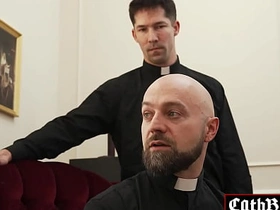 你喜欢这样是吧？喜欢我狠狠操你小屁眼是吧，贱货！Grant Ducati被Adam Snow和Eddie Patrick打屁股加肛交！ gay porn indonesia terbaru