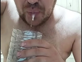 大鸡巴射出一发热精，接着被吃掉了！ free chinese gay massage porn