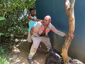 工地黑哥溜出来让停车场管理员爆菊 porn gay asian black