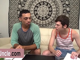 俊美的达科塔那光滑的屁股被干爆了 asian gay porn stars sex videos