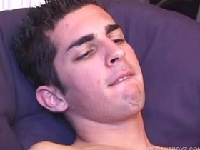 年轻的德文撸出精液然后吃掉 gay korean good-looking porn