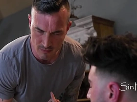 蒙眼男以为是他女友在口交...其实是基佬同事偷拍的全过程 chinese gay tricked porn