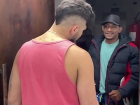 收货时让快递员上楼 他用肉棒当报酬还射了我满嘴 well-pleased japan teacher porn