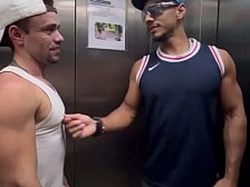 绝美伪娘用迷离眼神凝视镜头 adult chinese gay porn