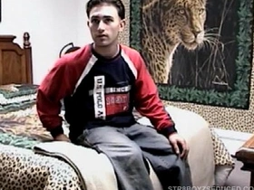 Vinnie给毛茸茸直男Paulie吹箫 chinese on white gay porn twitter