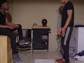 EdwardJames：Adore在洗衣房被肌肉猛男Dreezy Long操烂屁眼 japan bareback gay porn