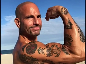 海滩上炫耀超大量精液 porn muscle chinese gay